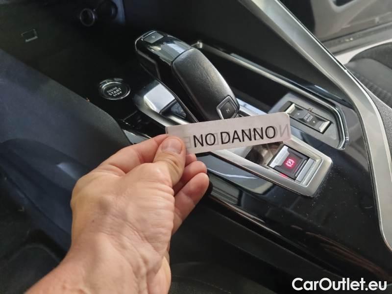 Peugeot  3008 PEUGEOT  / 2020 / 5P / SUV BLUEHDI 130 EAT8 SeS ACTIVE PACK #118