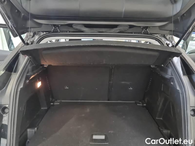 Peugeot  3008 PEUGEOT  / 2020 / 5P / SUV BLUEHDI 130 EAT8 SeS ACTIVE PACK #96