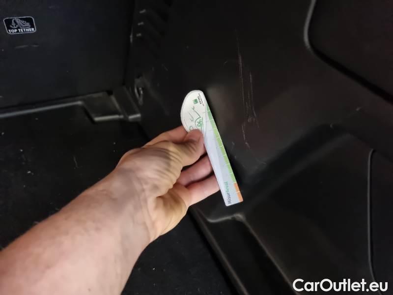 Peugeot  3008 PEUGEOT  / 2020 / 5P / SUV BLUEHDI 130 EAT8 SeS ACTIVE PACK #101