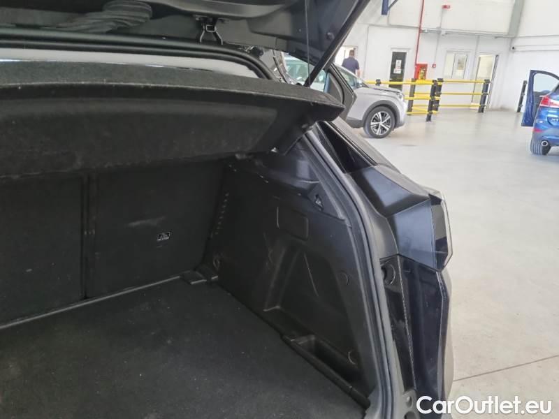 Peugeot  3008 PEUGEOT  / 2020 / 5P / SUV BLUEHDI 130 EAT8 SeS ACTIVE PACK #100