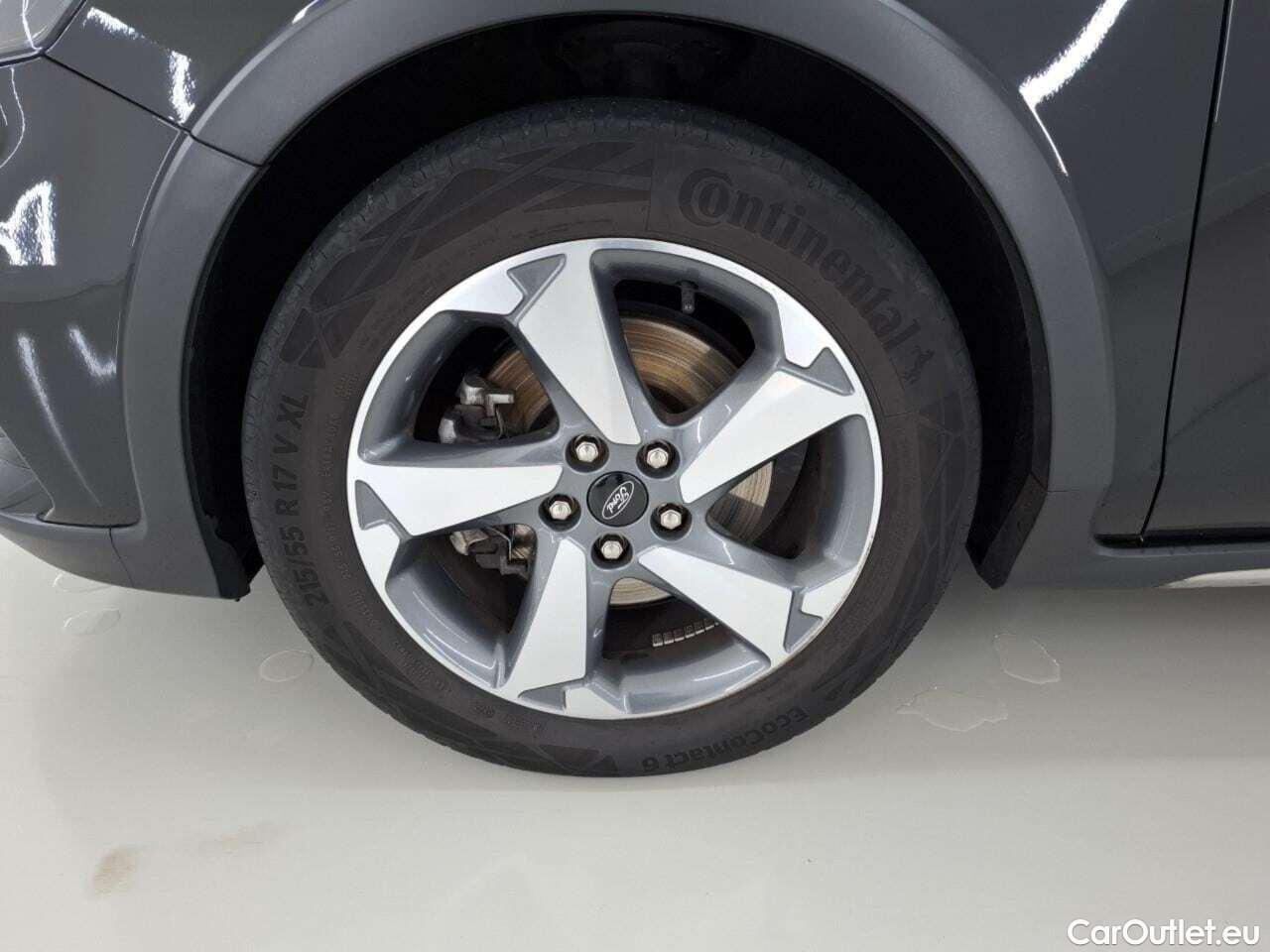 Ford  Focus 1.5 EcoB. Act. XBns #1