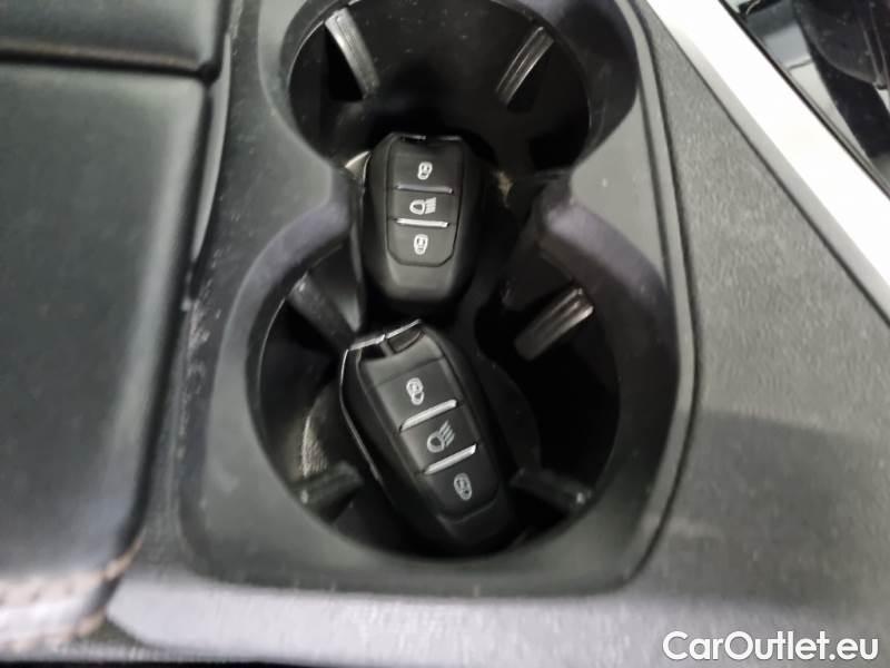 Peugeot  3008 PEUGEOT  / 2020 / 5P / SUV BLUEHDI 130 EAT8 SeS ACTIVE PACK #127