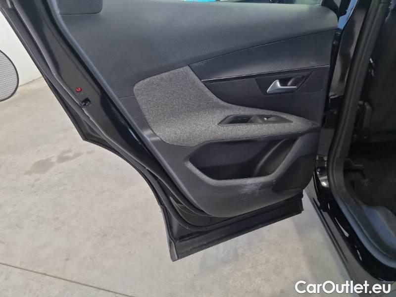 Peugeot  3008 PEUGEOT  / 2020 / 5P / SUV BLUEHDI 130 EAT8 SeS ACTIVE PACK #104