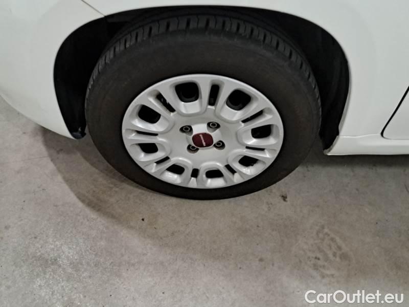 Fiat  Panda FIAT  / 2011 / 5P / BERLINA 1.0 FIREFLY 70CV SeS HYBRID #17