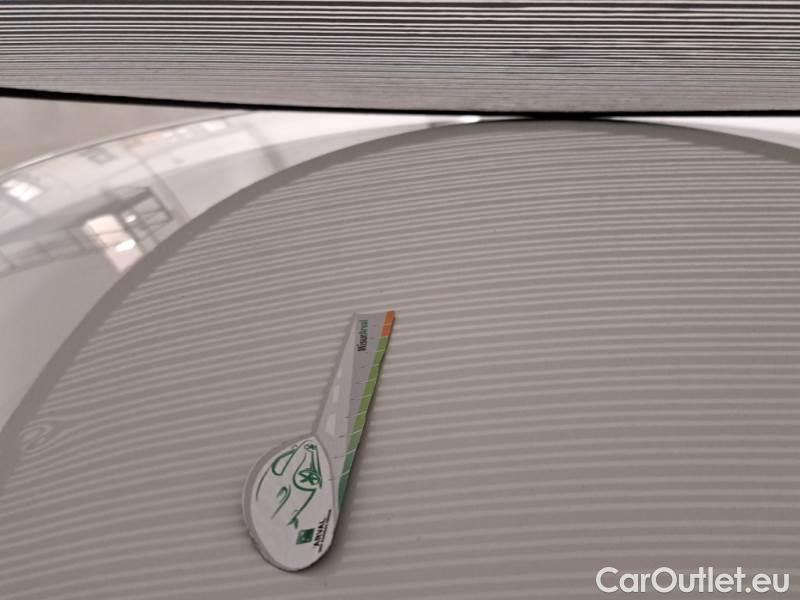 Fiat  Panda FIAT  / 2011 / 5P / BERLINA 1.0 FIREFLY 70CV SeS HYBRID #24