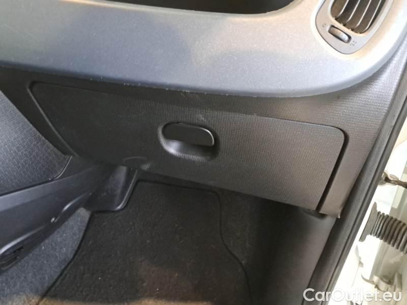 Fiat  Panda FIAT  / 2011 / 5P / BERLINA 1.2 69CV SeS E6D-TEMP EASY #111