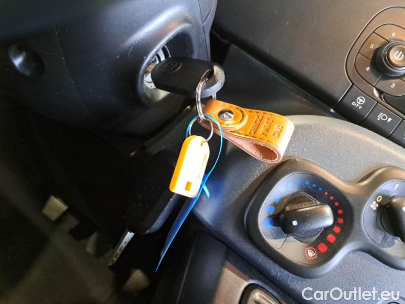 Fiat  Panda FIAT  / 2011 / 5P / BERLINA 1.2 69CV SeS E6D-TEMP EASY #120