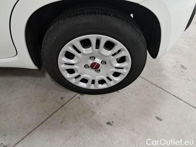 Fiat  Panda FIAT  / 2011 / 5P / BERLINA 1.0 FIREFLY 70CV SeS HYBRID #56