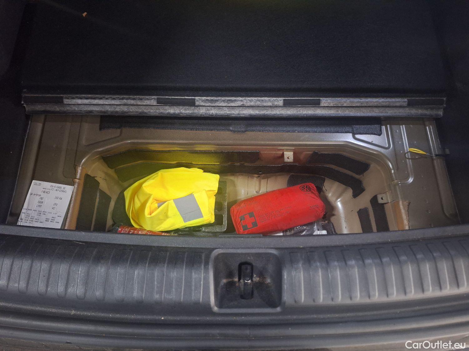 Audi  Q4 E-Tron Audi,  '21 BEV, Audi  40 e-tron Attraction 5d #2