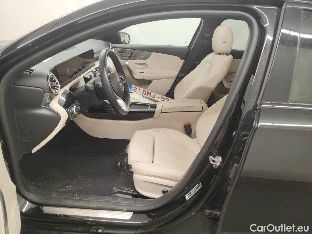 Mercedes  A-Klasse Mercedes-Benz  A 180 d Luxury Line 5d #3