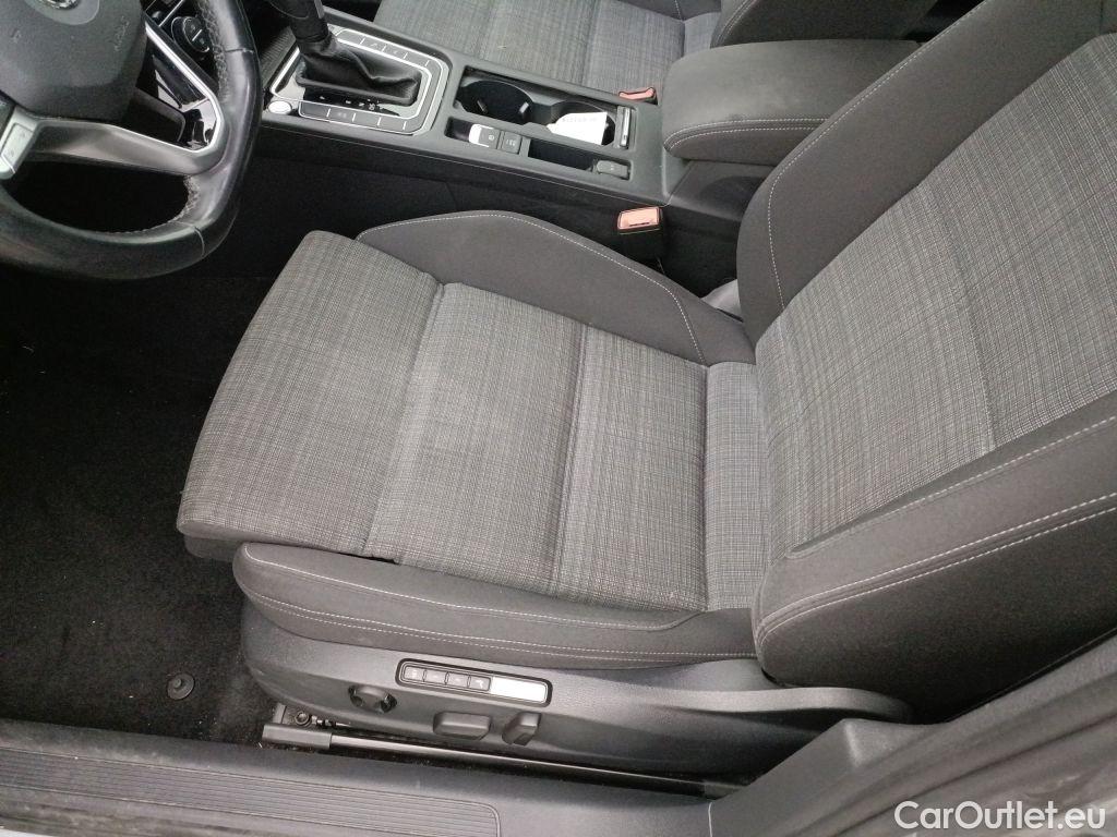 Volkswagen  Passat Volkswagen  Variant 1.5 TSI OPF DSG7 Style Business 5d #36