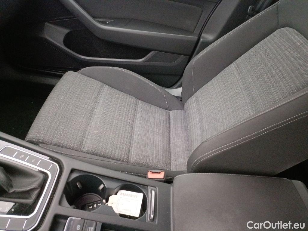 Volkswagen  Passat Volkswagen  Variant 1.5 TSI OPF DSG7 Style Business 5d #38