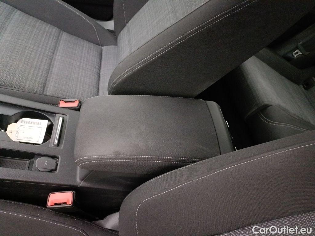 Volkswagen  Passat Volkswagen  Variant 1.5 TSI OPF DSG7 Style Business 5d #37