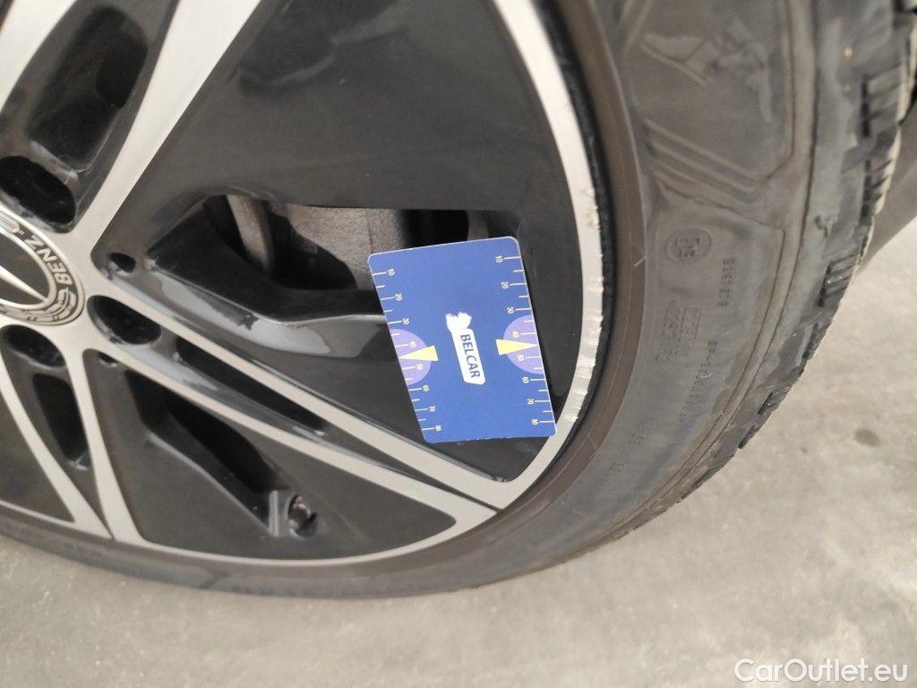 Mercedes  A-Klasse Mercedes-Benz  A 180 d Luxury Line 5d #52