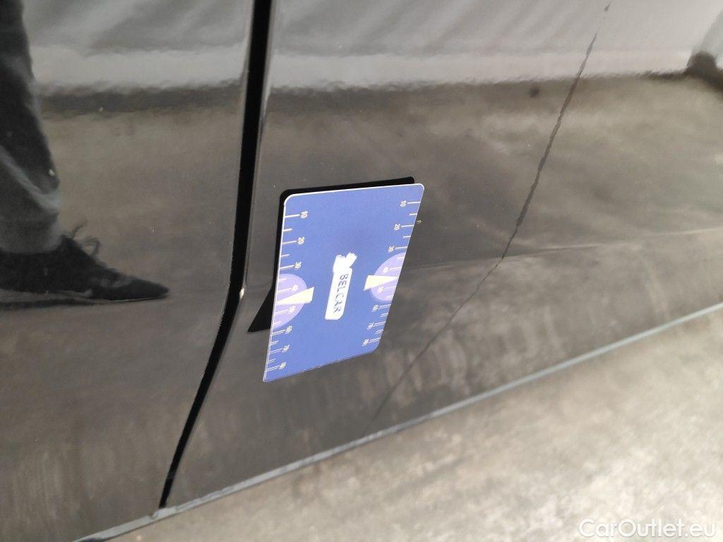 Mercedes  A-Klasse Mercedes-Benz  A 180 d Luxury Line 5d #24