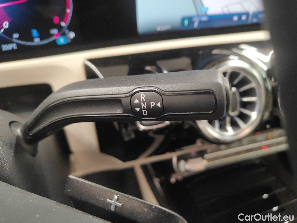 Mercedes  A-Klasse Mercedes-Benz  A 180 d Luxury Line 5d #28