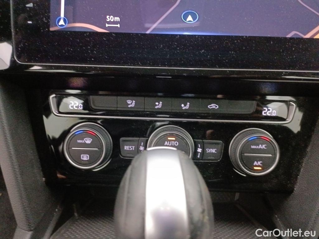 Volkswagen  Passat Volkswagen  Variant 1.5 TSI OPF DSG7 Style Business 5d #21