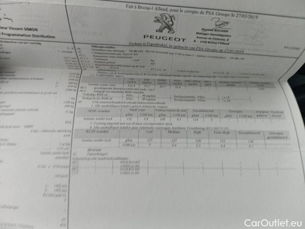 Peugeot  2008 Peugeot  1.2 Puretech 61kW S&S Active 5d #12