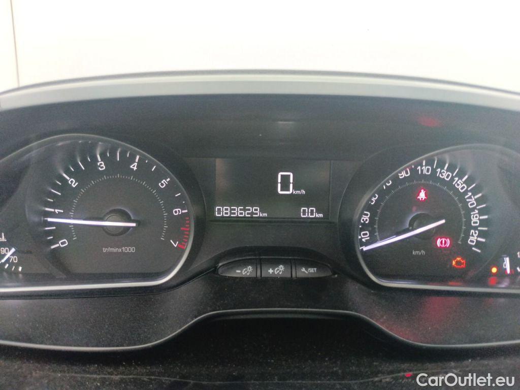 Peugeot  2008 Peugeot  1.2 Puretech 61kW S&S Active 5d #6