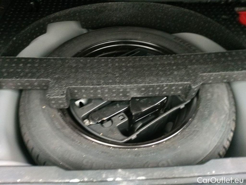 Peugeot  2008 Peugeot  1.2 Puretech 61kW S&S Active 5d #15