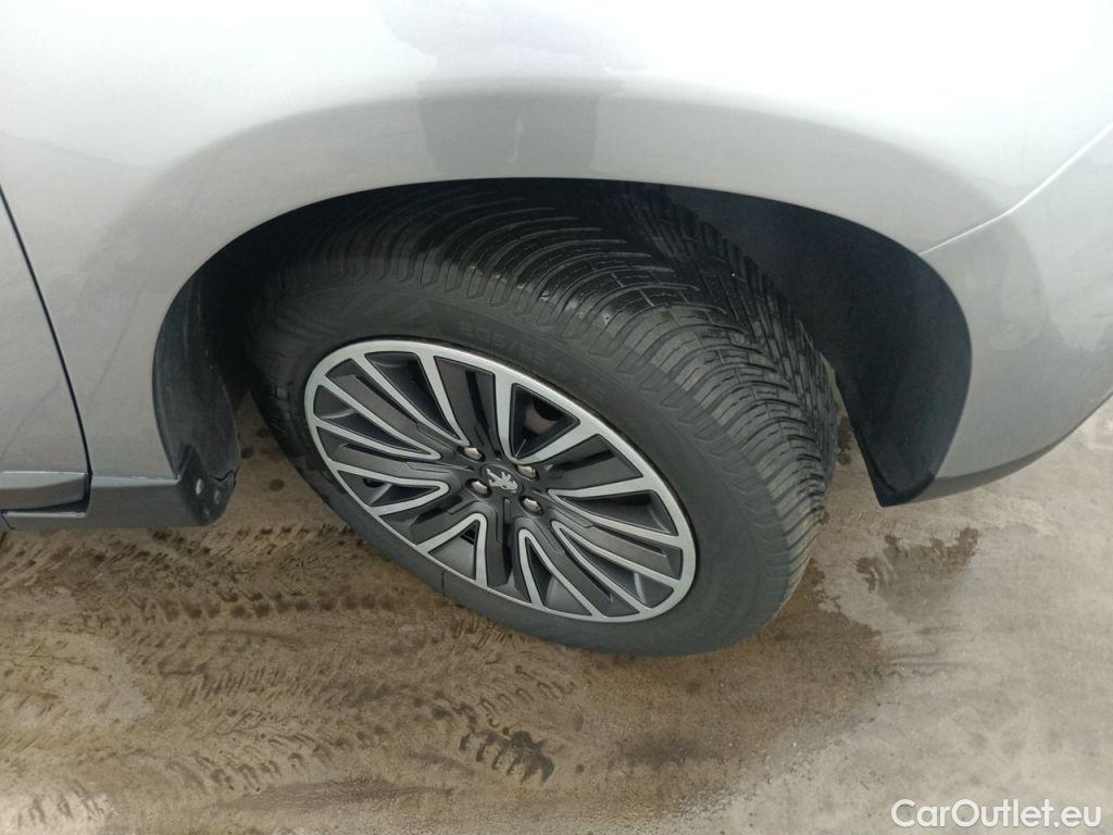 Peugeot  2008 Peugeot  1.2 Puretech 61kW S&S Active 5d #16