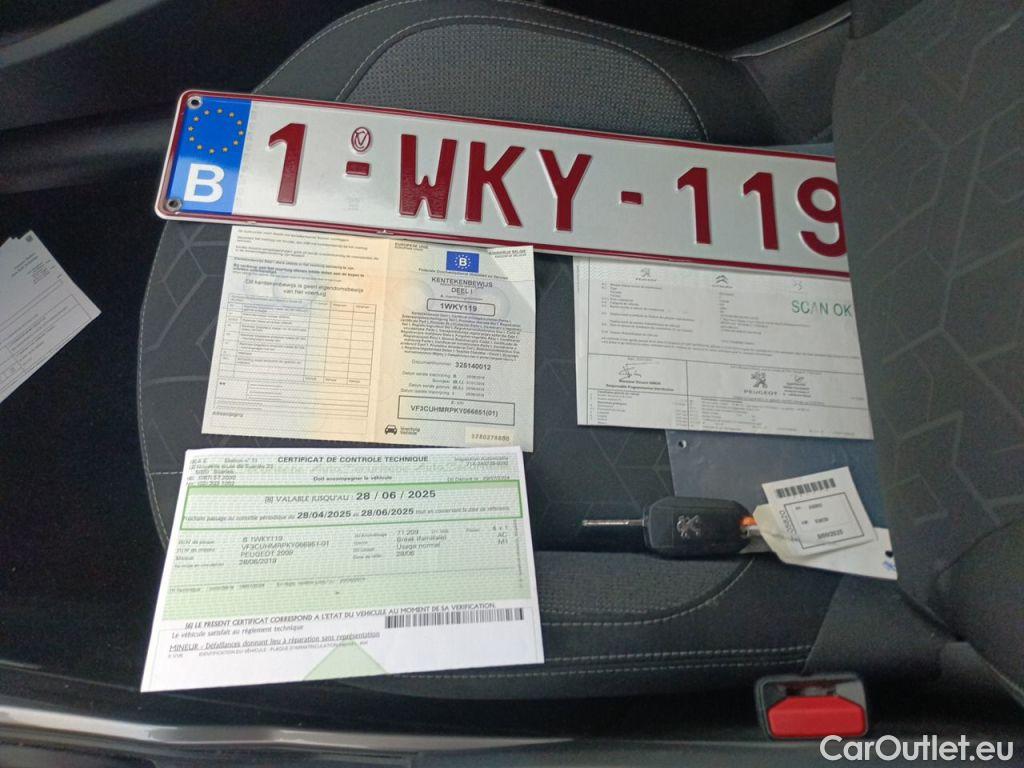 Peugeot  2008 Peugeot  1.2 Puretech 61kW S&S Active 5d #4