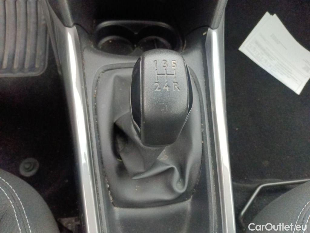 Peugeot  2008 Peugeot  1.2 Puretech 61kW S&S Active 5d #23