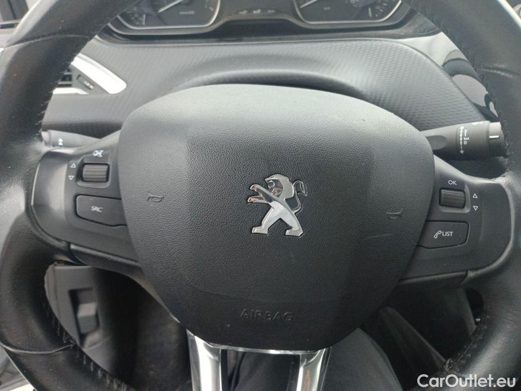 Peugeot  2008 Peugeot  1.2 Puretech 61kW S&S Active 5d #22