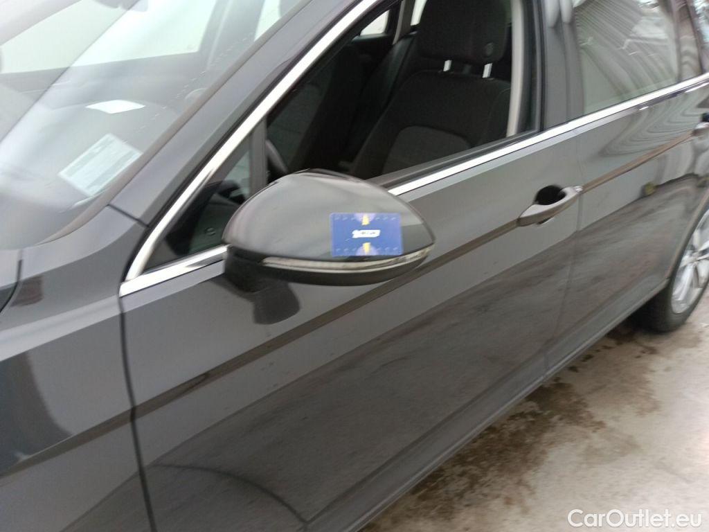 Volkswagen  Passat VOLKSWAGEN  VARIANT PA - 2019 2.0 TDi 150 Business DSG7 (EU6 d) 5d #19