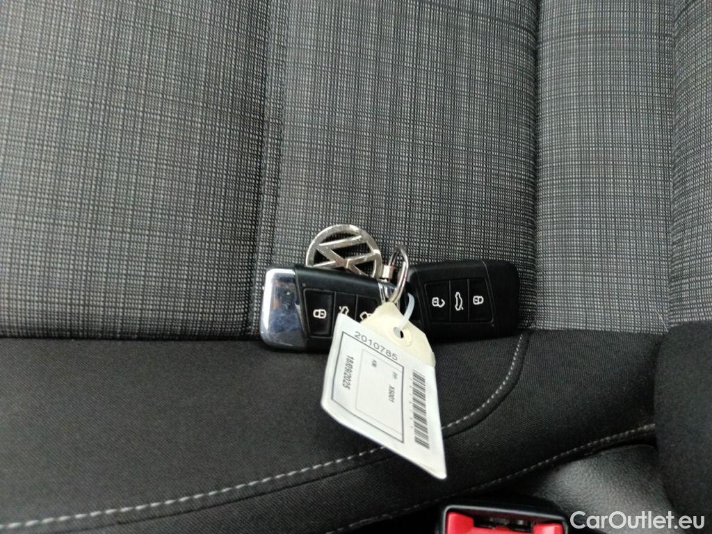 Volkswagen  Passat VOLKSWAGEN  VARIANT PA - 2019 2.0 TDi 150 Business DSG7 (EU6 d) 5d #4