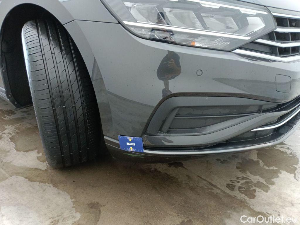 Volkswagen  Passat VOLKSWAGEN  VARIANT PA - 2019 2.0 TDi 150 Business DSG7 (EU6 d) 5d #42