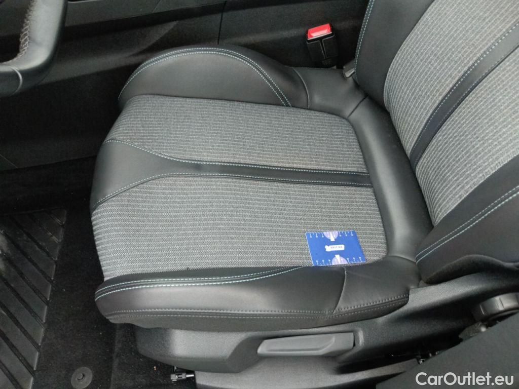 Peugeot  3008 PEUGEOT  DIESEL - 2021 1.5 BlueHDi 130 Allure 5d Auto #3