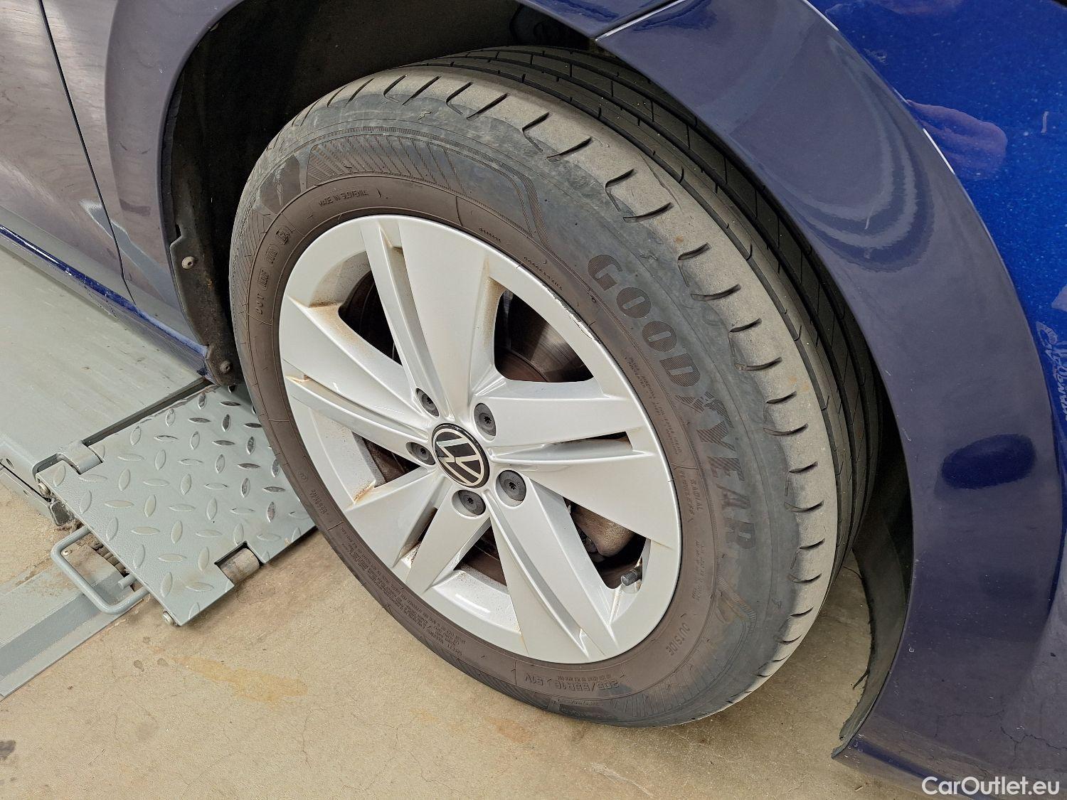 Volkswagen  Golf  VW, VIII '20, Volkswagen VIII 2.0 TDI 85kW Life DSG 5d #33