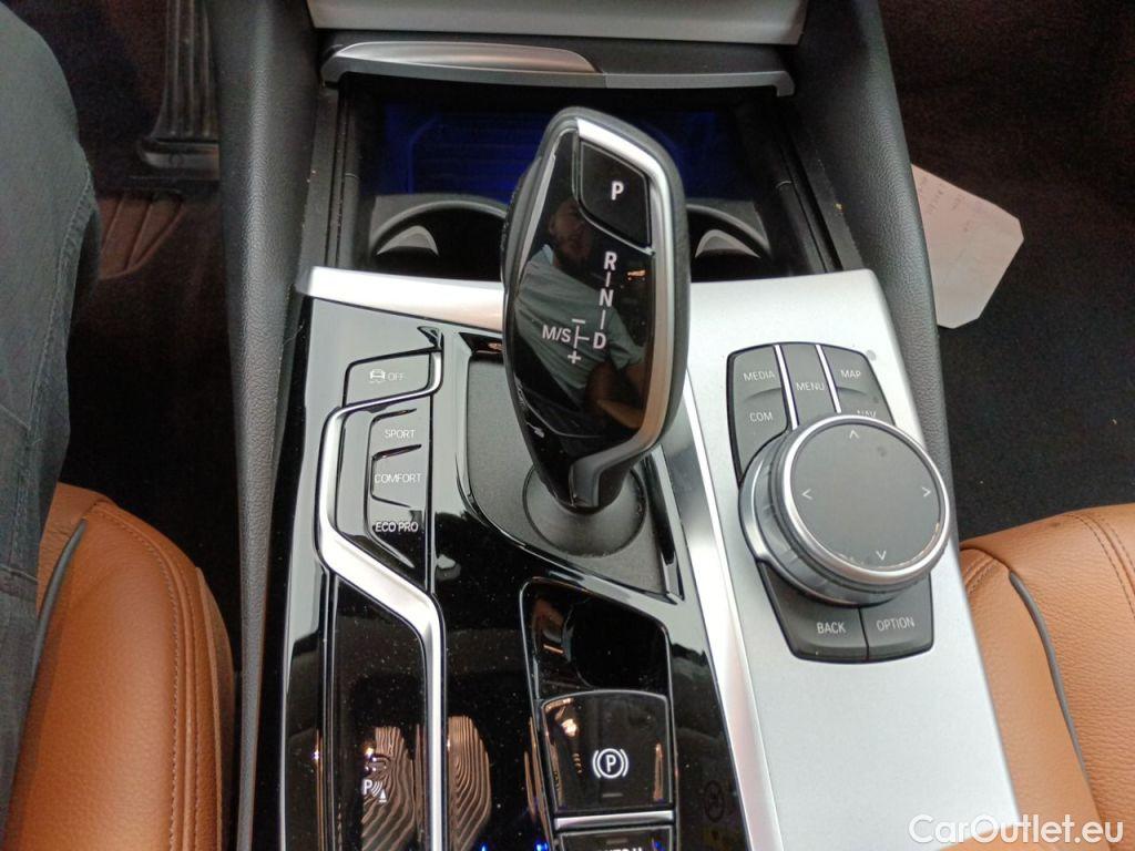 Bmw  Serie 5 BMW 5 Reeks Berline 518d 100kW Aut. 4d #29