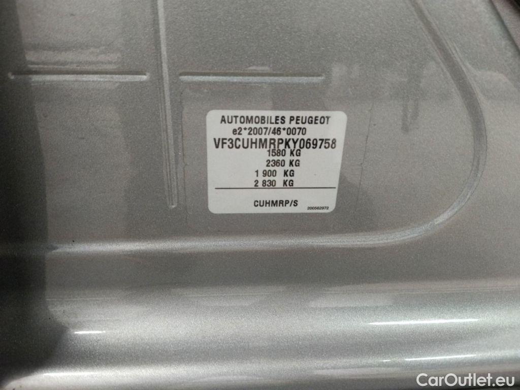 Peugeot  2008 Peugeot  1.2 Puretech 61kW S&S Active 5d #21