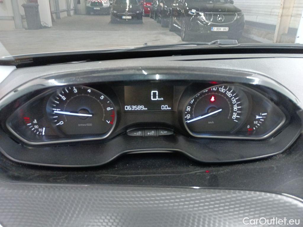 Peugeot  2008 Peugeot  1.2 Puretech 61kW S&S Active 5d #6