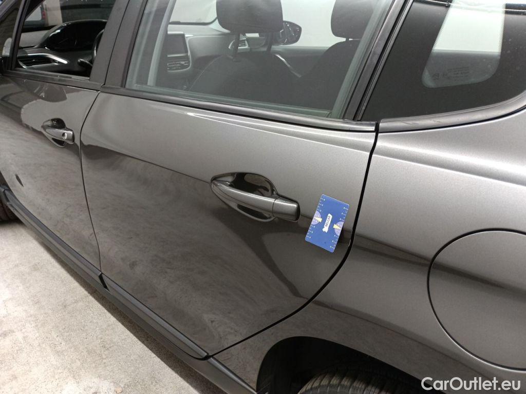 Peugeot  2008 Peugeot  1.2 Puretech 61kW S&S Active 5d #23