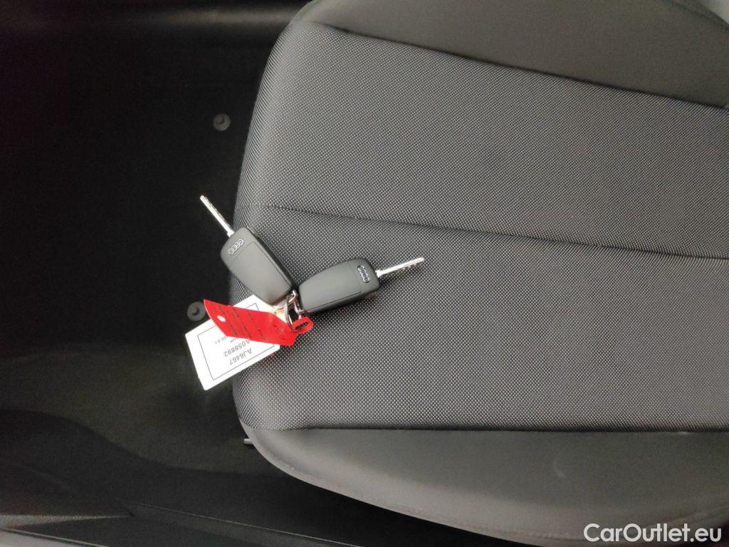 Audi  Q2 AUDI  - 2021 35 TFSI S tronic (MY23) 5d #4