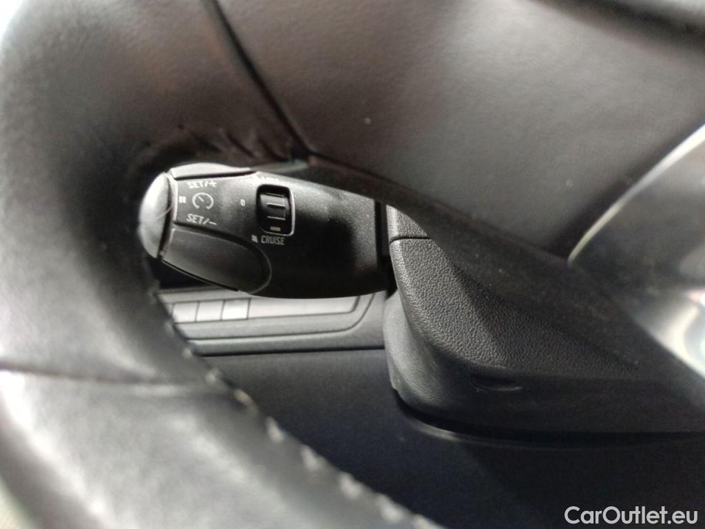 Peugeot  2008 Peugeot  1.2 Puretech 61kW S&S Active 5d #31