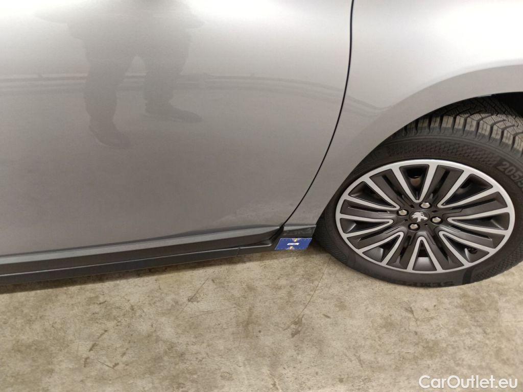 Peugeot  2008 Peugeot  1.2 Puretech 61kW S&S Active 5d #41