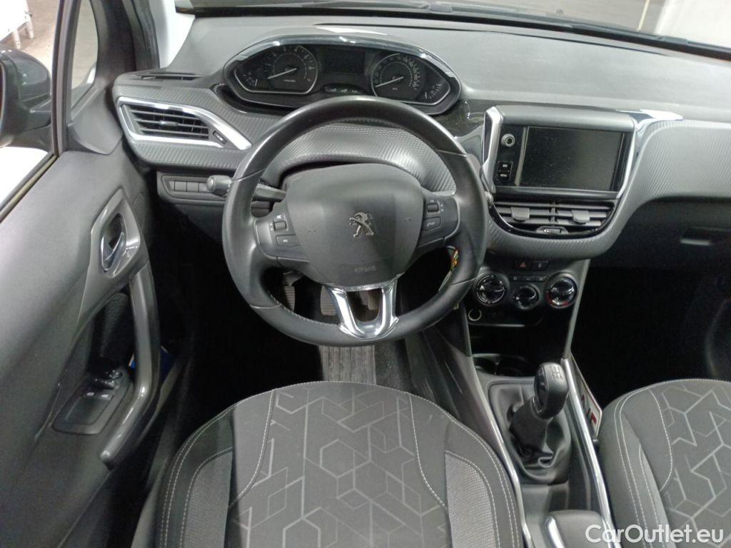 Peugeot  2008 Peugeot  1.2 Puretech 61kW S&S Active 5d #9