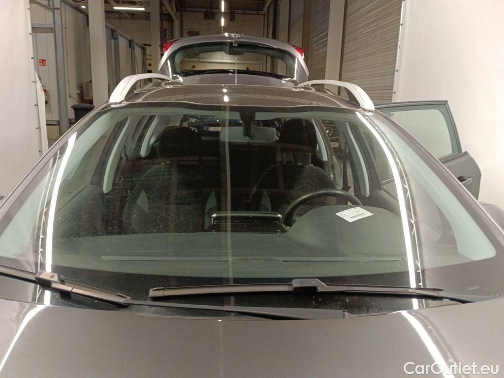 Peugeot  2008 Peugeot  1.2 Puretech 61kW S&S Active 5d #19