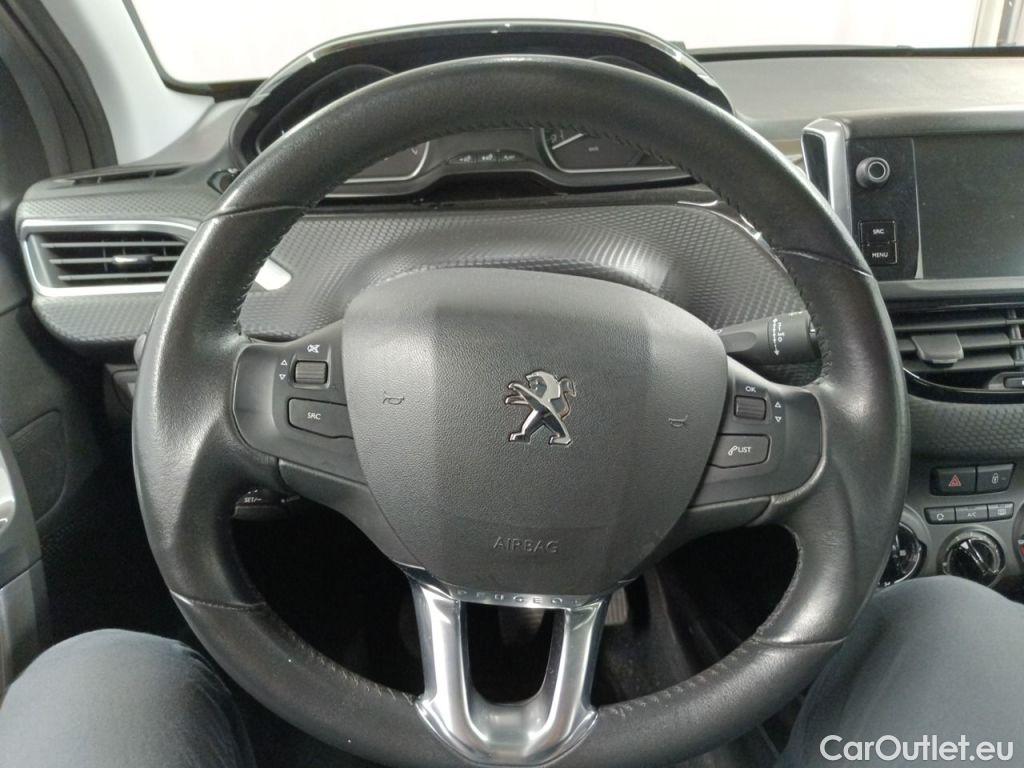 Peugeot  2008 Peugeot  1.2 Puretech 61kW S&S Active 5d #24