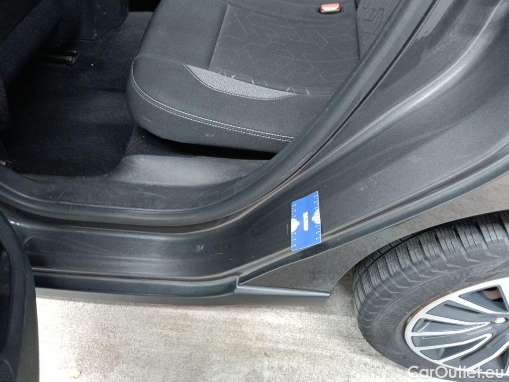 Peugeot  2008 Peugeot  1.2 Puretech 61kW S&S Active 5d #25