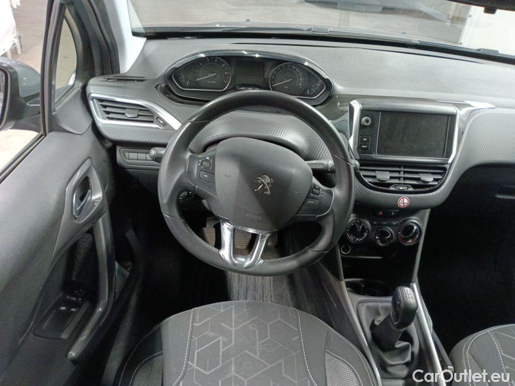 Peugeot  2008 Peugeot  1.2 Puretech 61kW S&S Active 5d #9