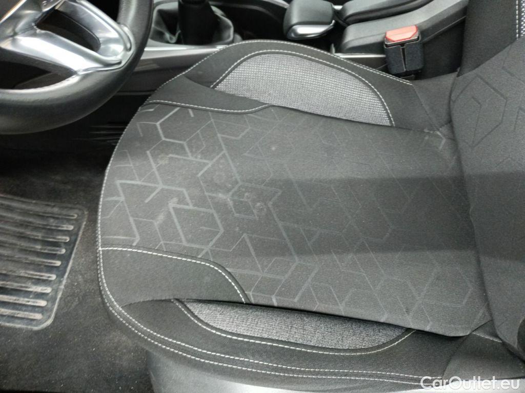 Peugeot  2008 Peugeot  1.2 Puretech 61kW S&S Active 5d #33