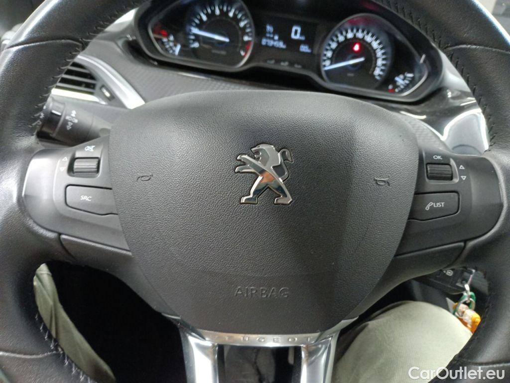 Peugeot  2008 Peugeot  1.2 Puretech 61kW S&S Active 5d #32