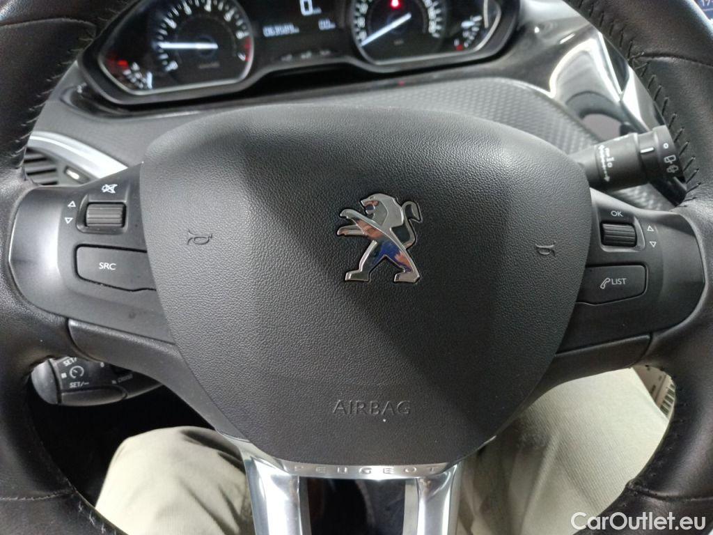 Peugeot  2008 Peugeot  1.2 Puretech 61kW S&S Active 5d #26