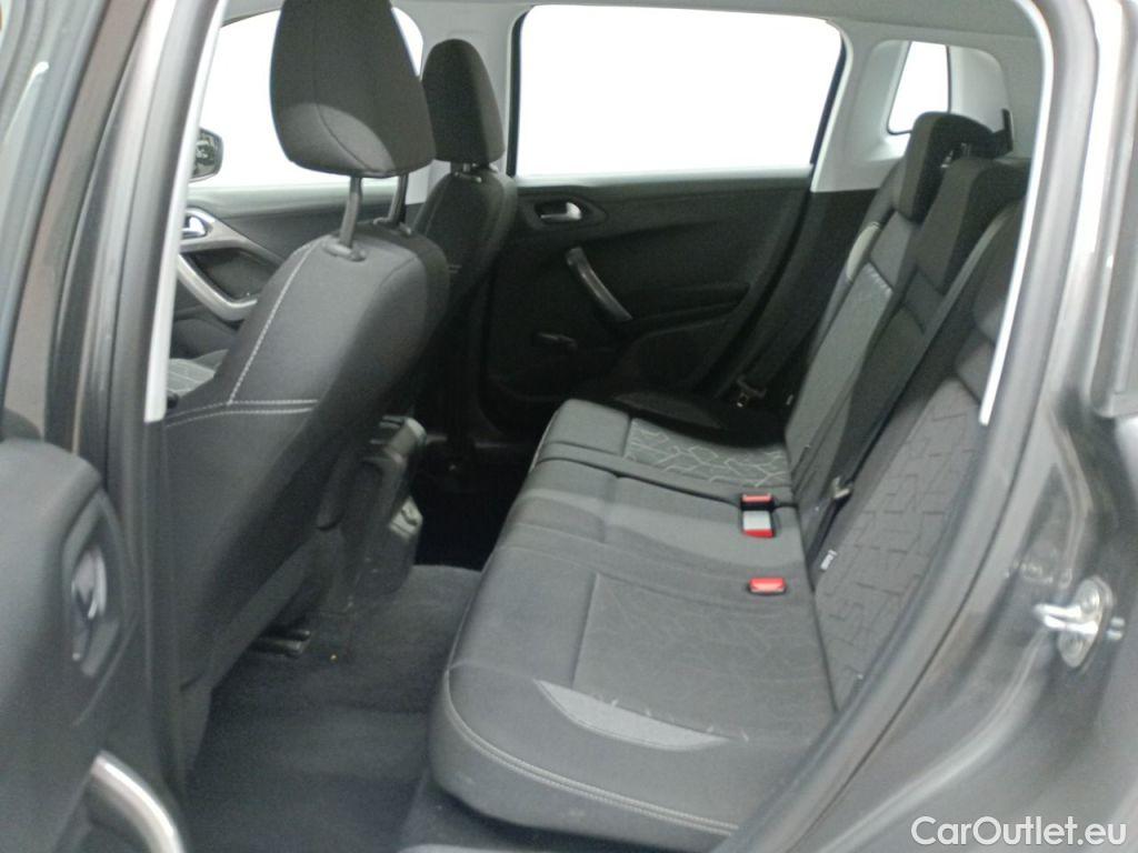 Peugeot  2008 Peugeot  1.2 Puretech 61kW S&S Active 5d #10