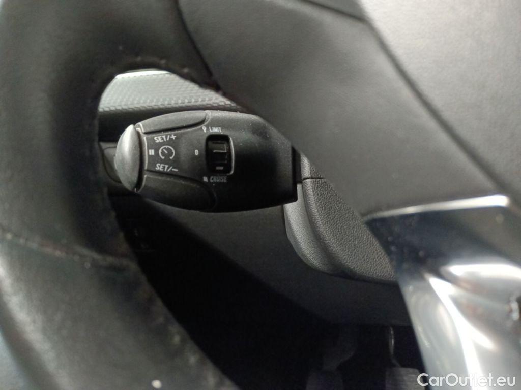 Peugeot  2008 Peugeot  1.2 Puretech 61kW S&S Active 5d #25